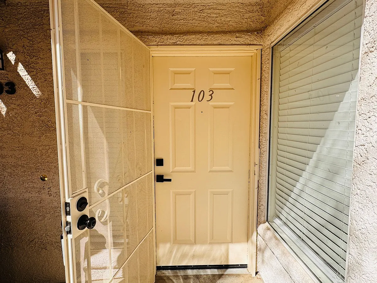 Building Photo - 3047 Casey Dr #103