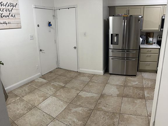 4th image of 2209 Gladstone Dr