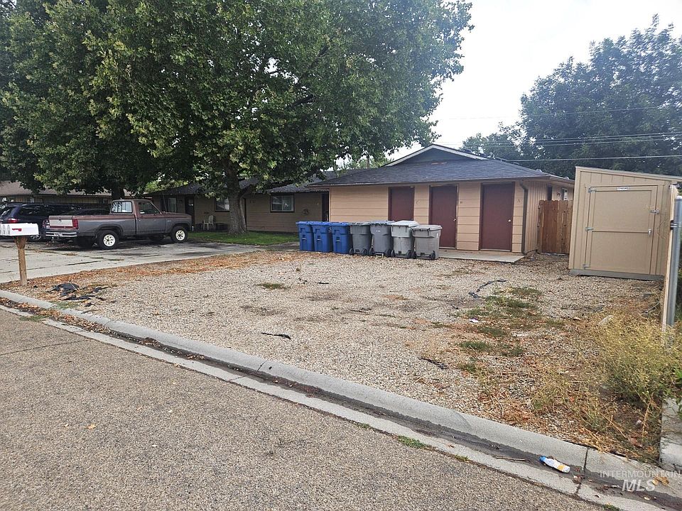 2nd image of 2915 Owyhee Ln