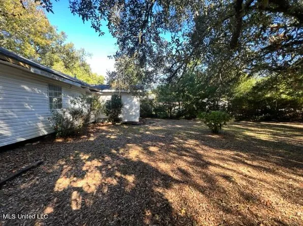 2425 Hewes Ave, Gulfport, MS 39507