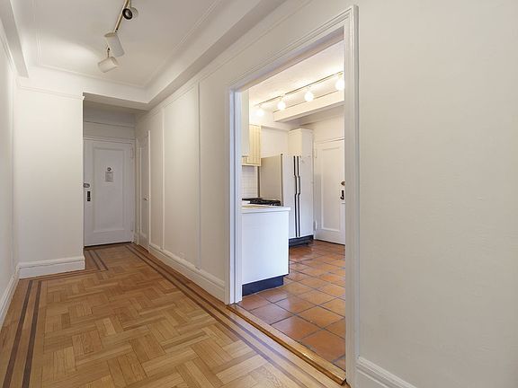 5th image of 310 W 72nd St #9A