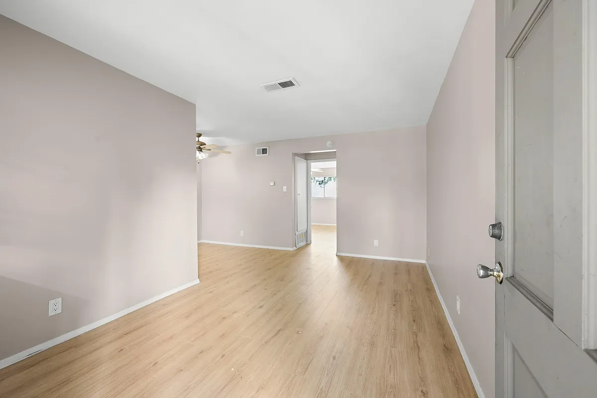 Building Photo - 2012 Brun St #E