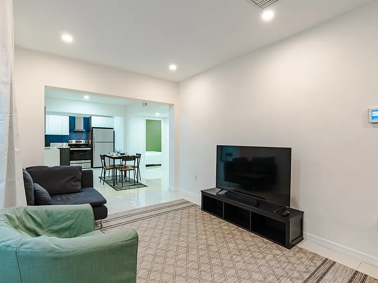 3509 SW 25th Ter — Photo 15