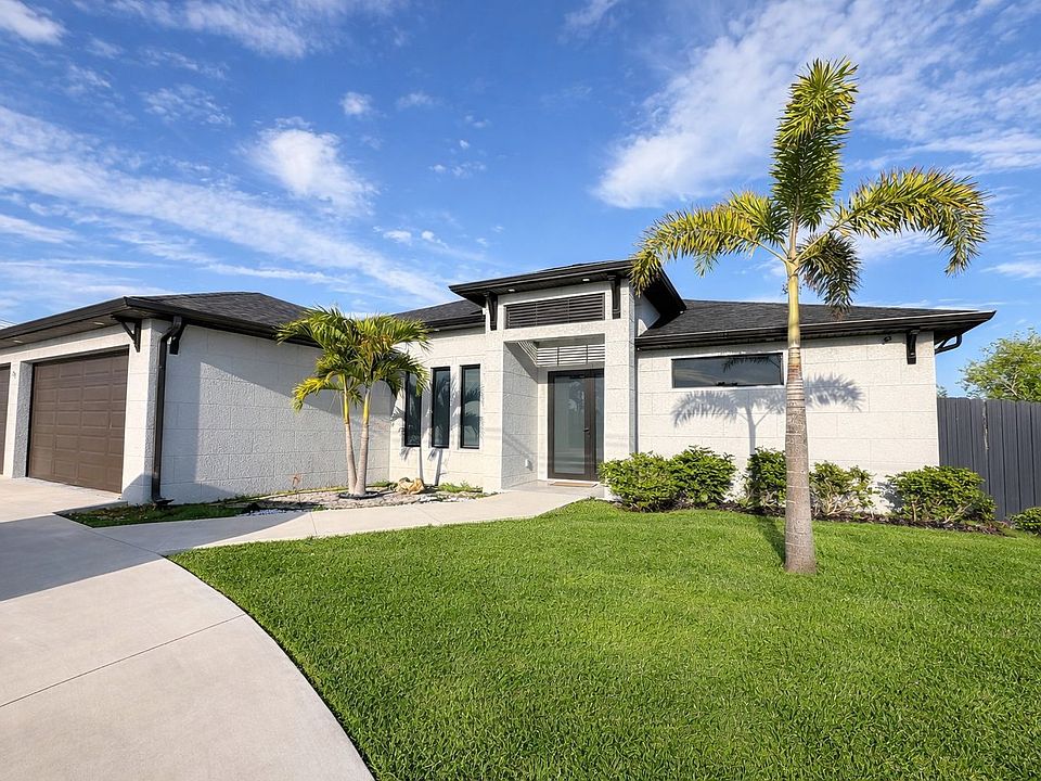 1st image of 229 Chiquita Blvd N