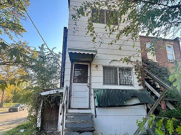 4th image of 5901 Highland Ave