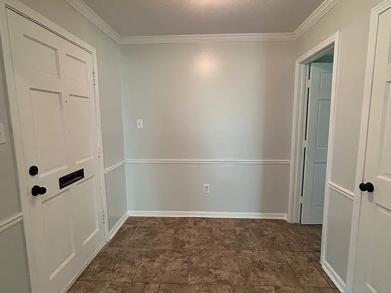 5165 Shirlwood Dr — Photo 6