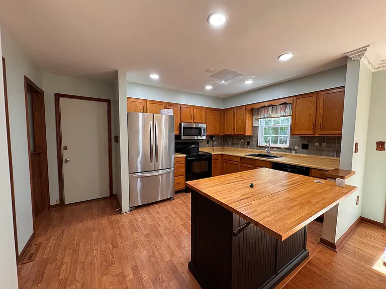 1739 Wendy Ln — Photo 8