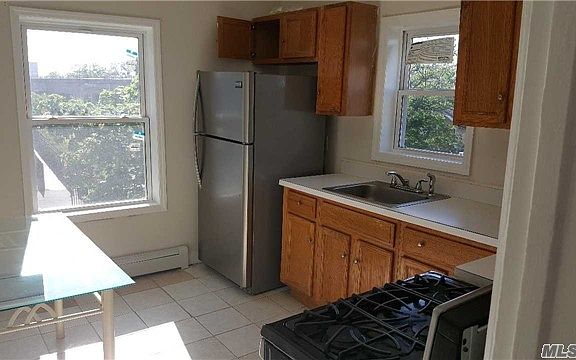 2nd image of 405 Beach 30th St