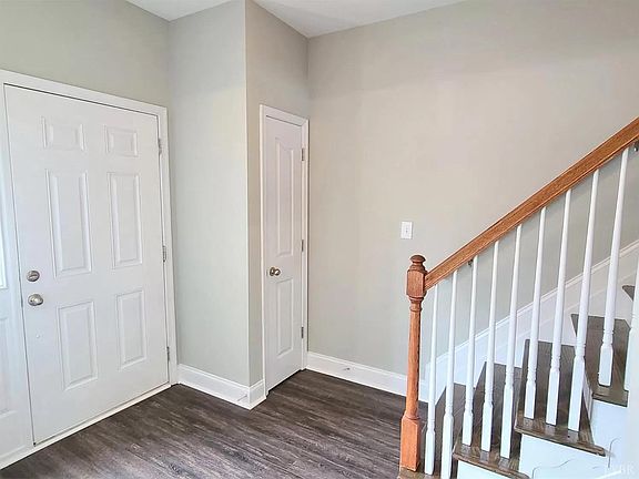 3rd image of 3008 Hill St Unit 207