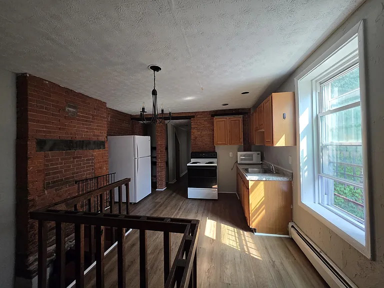 26 Lyon St #A — Photo 4