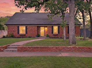 1710 Hilltop Ln, Pantego, TX 76013