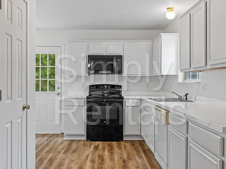 1412 Hemphill St — Photo 7