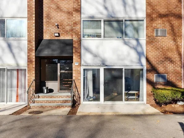 31 Jones Ter APT 6, Stoughton, MA 02072