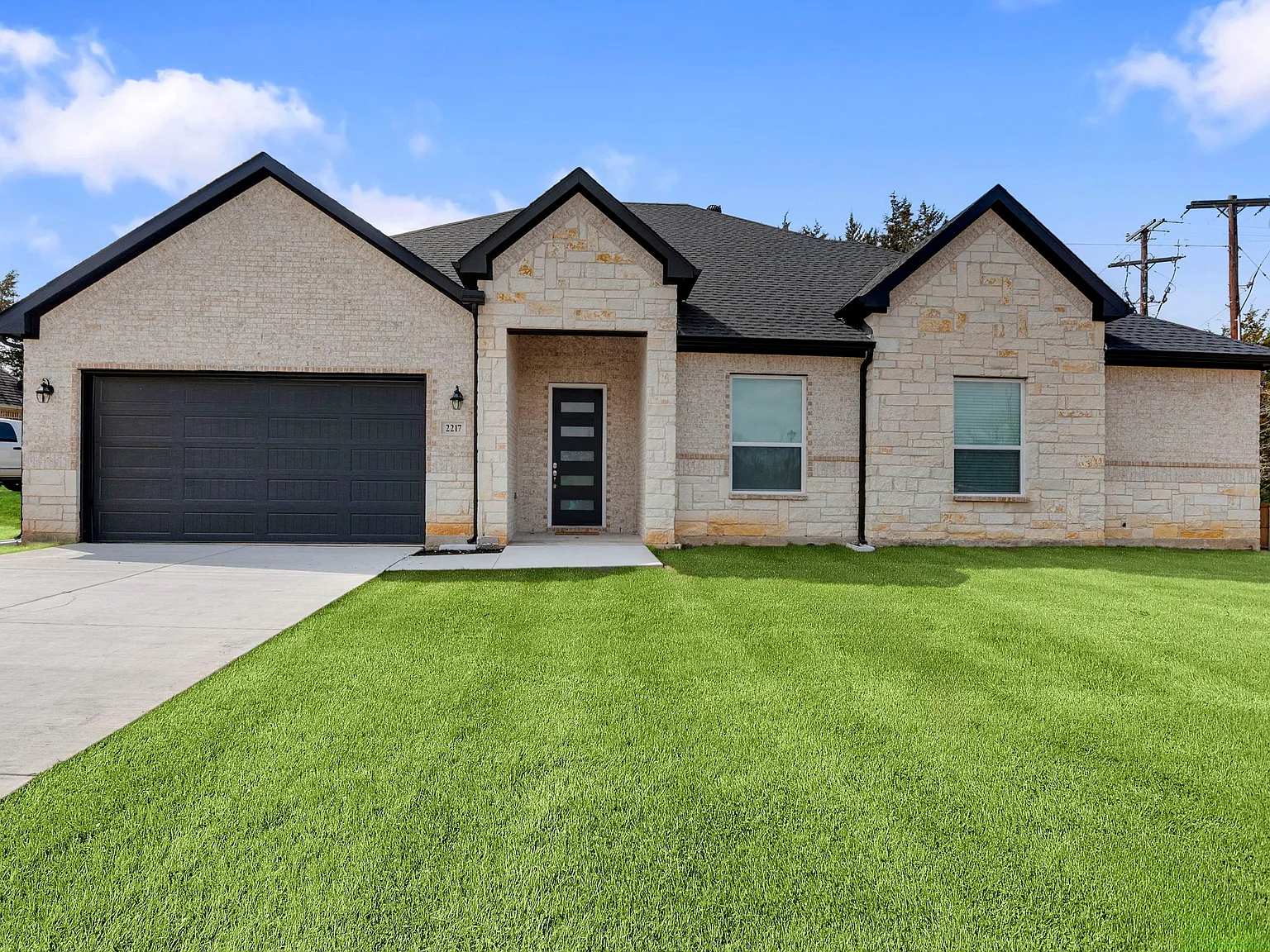 3 bed, 2888 sqft, $2,700 — Photo 1