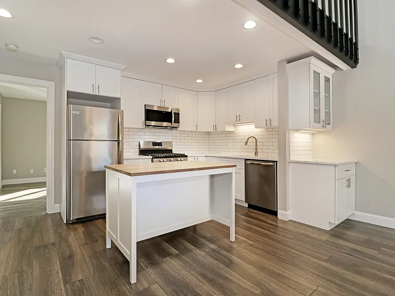 246 Main St #6 — Photo 4