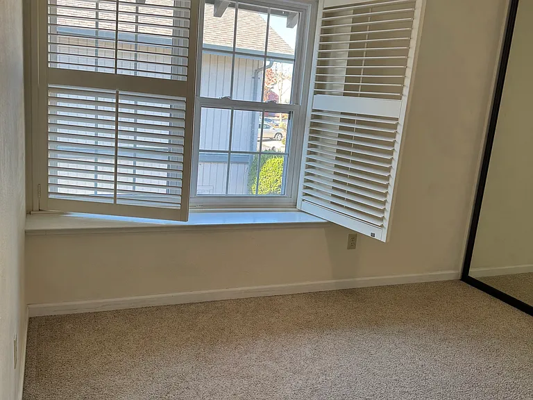 253 Oyster Pond Rd — Photo 5