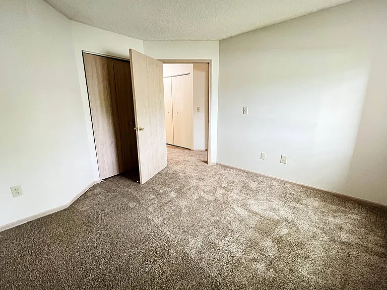 Eagle Crest Apartments — Photo 42