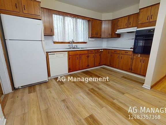 3rd image of 8257 Russell St