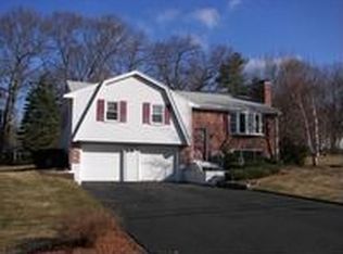 498 Dailey Dr, Franklin, MA 02038
