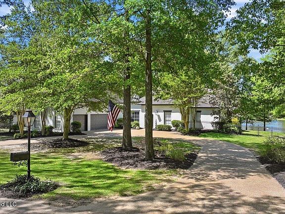 5th image of 131 Wildwood Dr