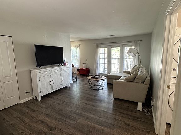 2nd image of 1518 Villa Ter Unit E