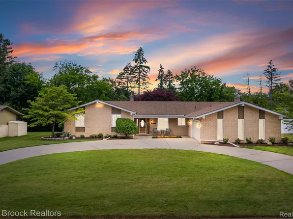 25551 Kilreigh Dr, Farmington Hills, MI 48336