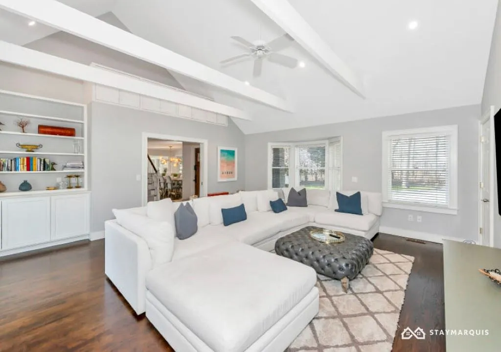 Beautiful Family Home w Pool in Wainscott - 5min Drive to Beach — Photo 2