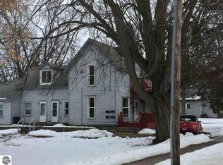 313 E 4th St, Clare, MI 48617