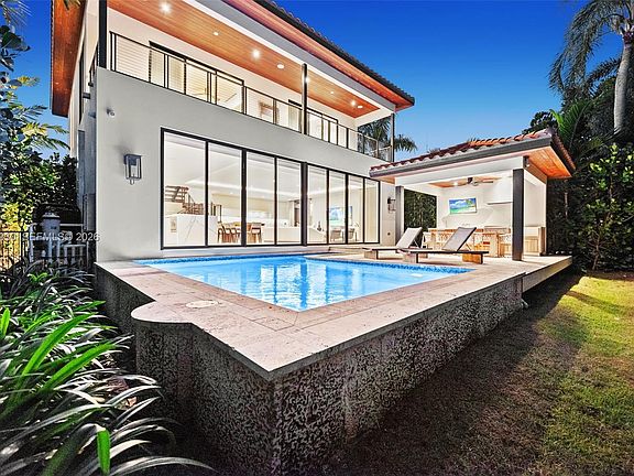 3rd image of 5831 Alton Rd