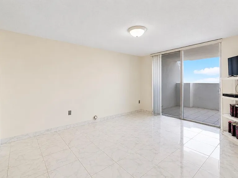 2750 NE 183rd St #PENTHOUSE — Photo 4
