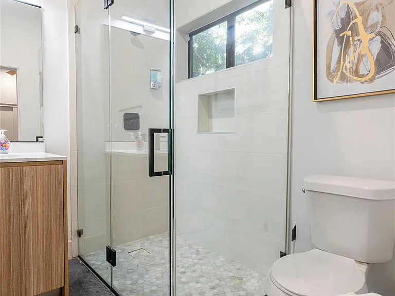 709 Memorial Heights Dr — Photo 43