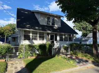 27 Border St, Springfield, MA 01104