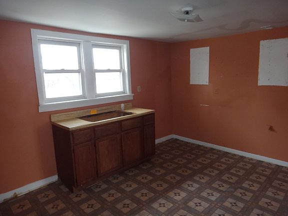 3rd image of 5101 S 32nd St