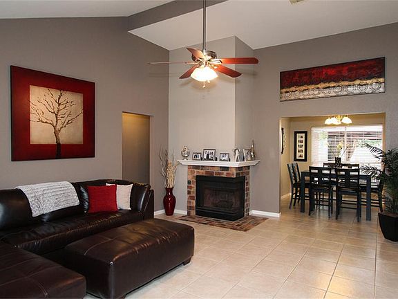 3rd image of 2418 Old Oak Ln