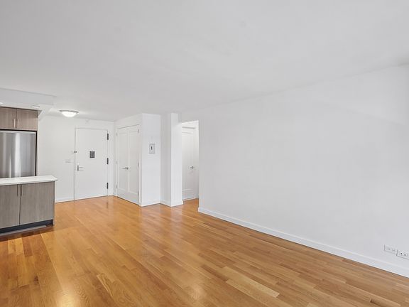 3rd image of 330 W 58th St APT 9n