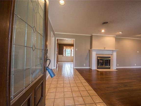3rd image of 1220 Clover Ln