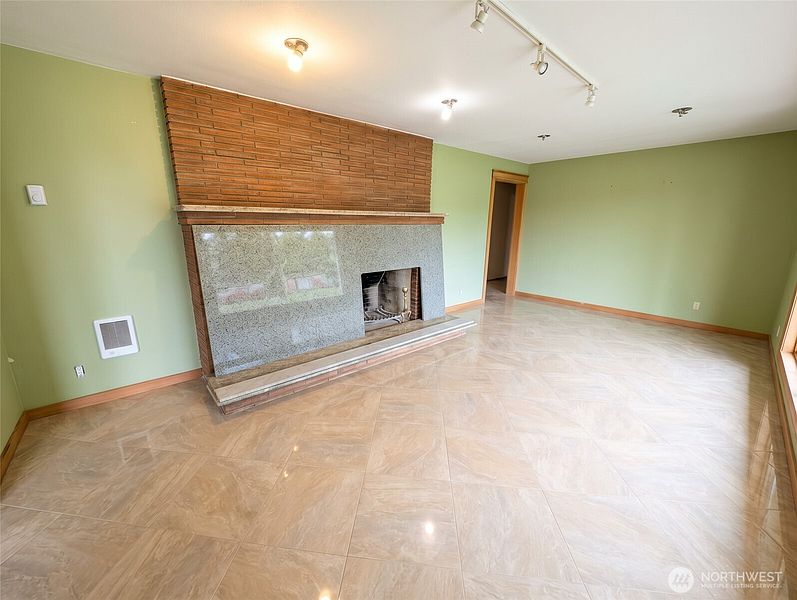 4th image of 100 Belmont Terrace