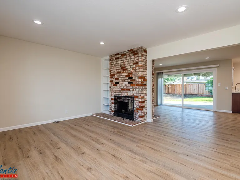 6608 Dartmoor Way — Photo 3