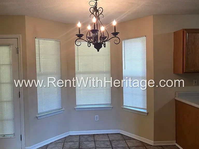 6535 Manor Creek Dr — Photo 6