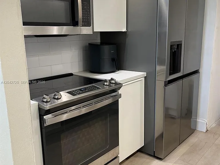 500 NE 2nd St #310 — Photo 10