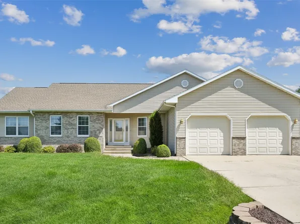312 Brougham Ct, Robins, IA 52328