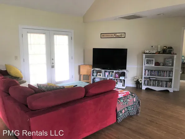 201 Shuman Dr, Statesboro, GA 30458