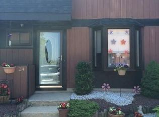 24 Larch Ct, Staten Island, NY 10309