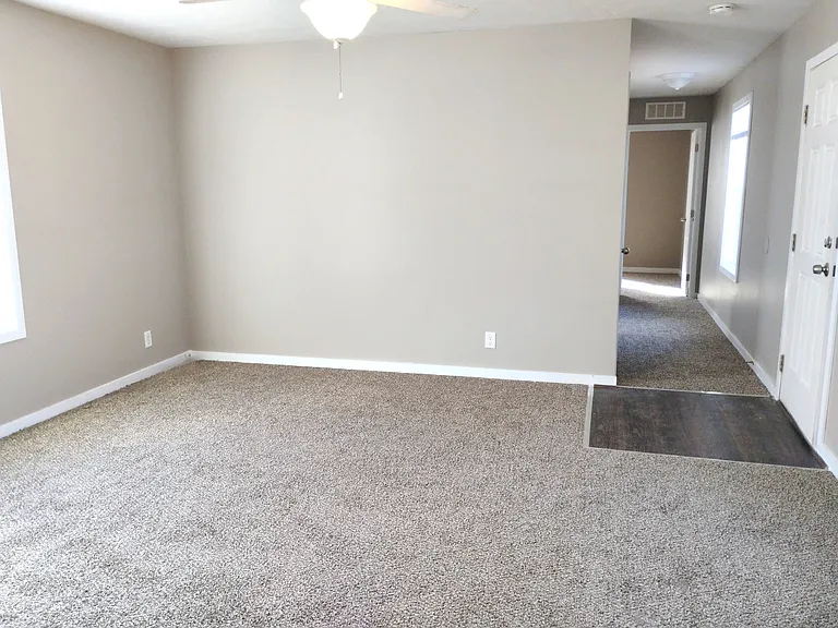 275 Ashley Ct #275 — Photo 2