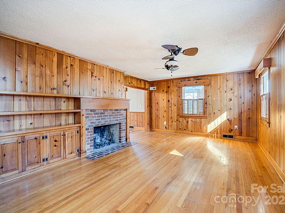 2nd image of 131 Woodland Ter