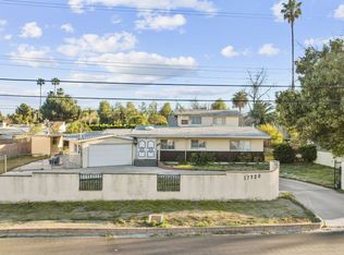 17920 Calvert St, Encino, CA 91316