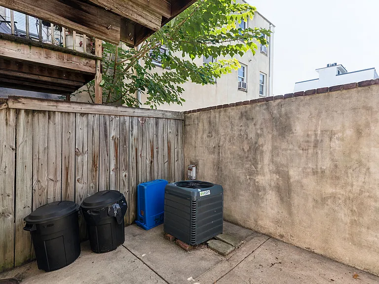 304 Sears St — Photo 33