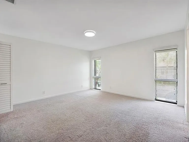 9717 N New River Canal Rd #409 — Photo 31