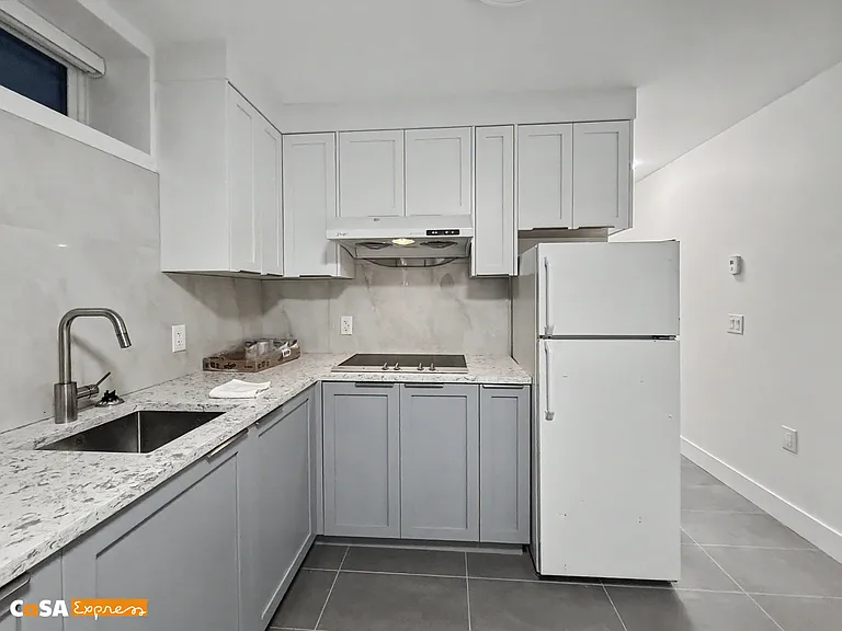 8X Warwick Ave N — Photo 3