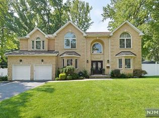 206 Fredrick St, Paramus, NJ 07652